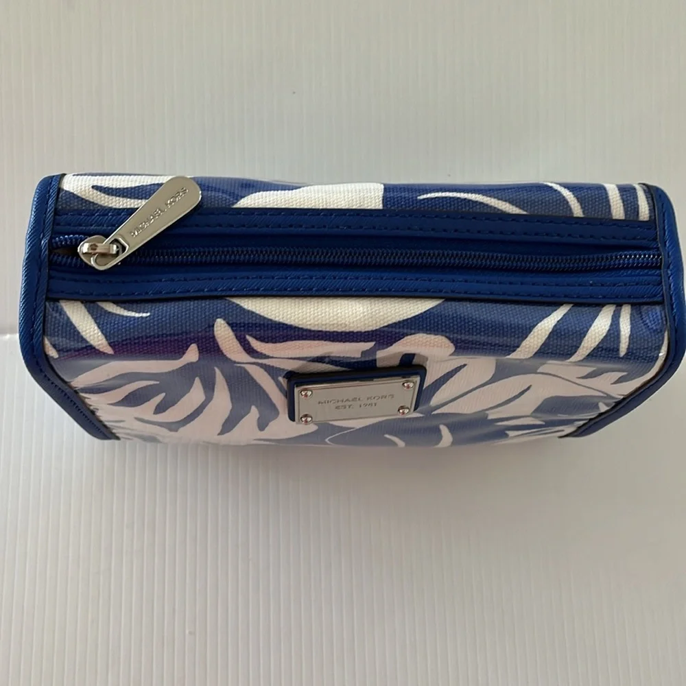 NWOT Michael Kors Eliza Blue White Floral Plastic Covered Canvas Makeup Pouch - Picture 4 of 12
